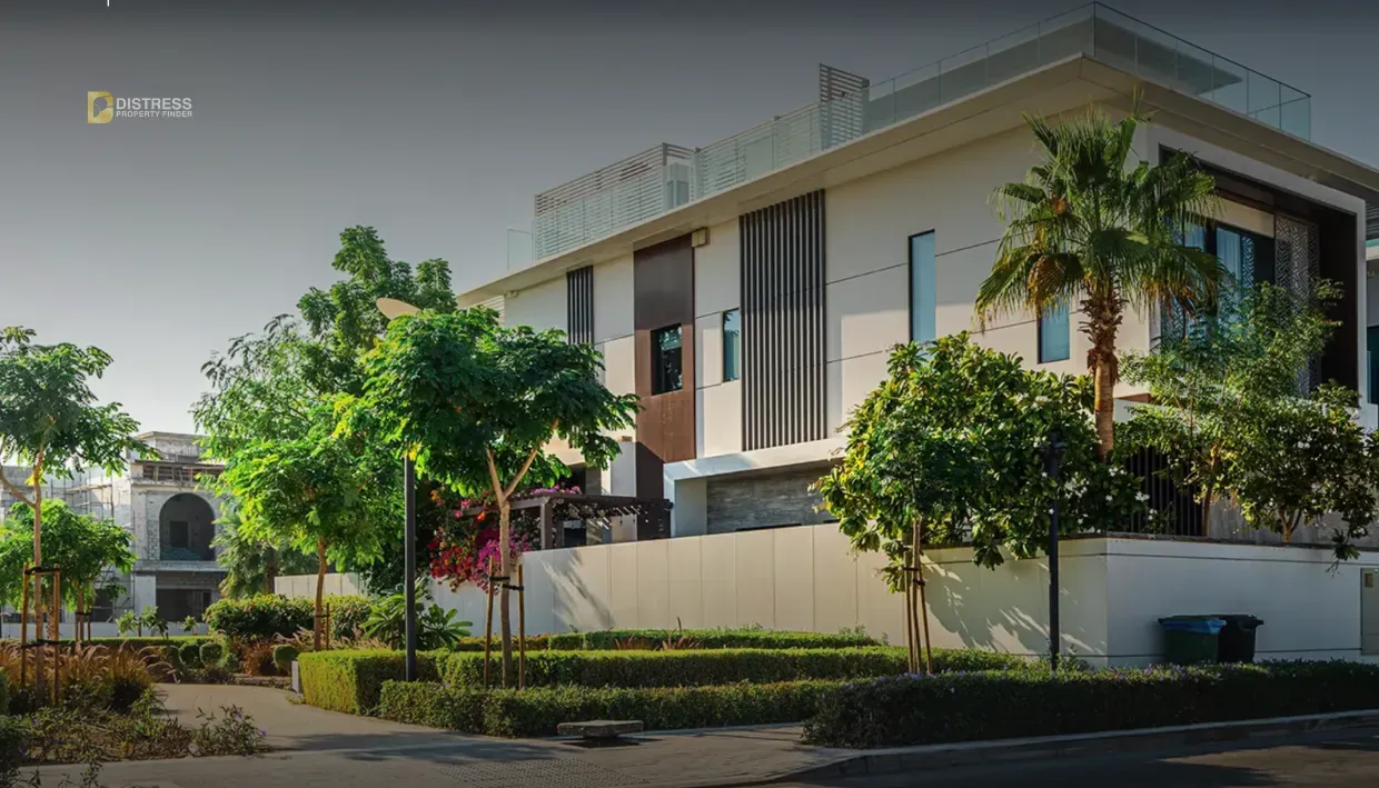 Waterfront villa facade on Pearl Jumeirah island, Dubai