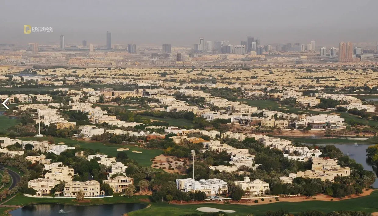 Landscaped villa street and lakeside greenery in The Springs, Dubai