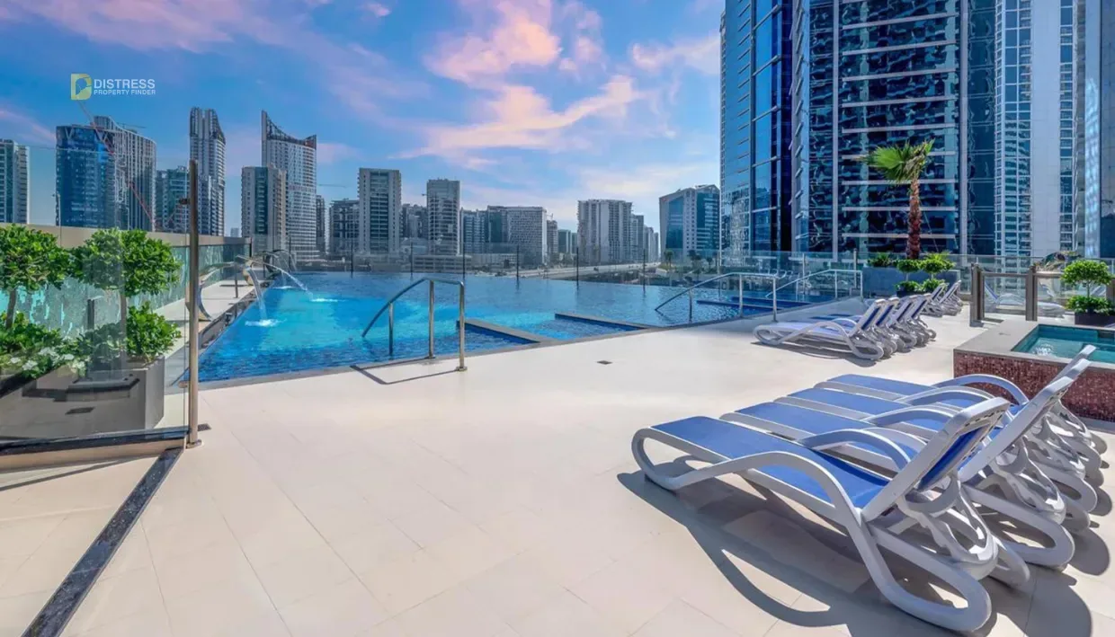 1-Bedroom Apartment Elite Downtown Residence Downtown Dubai — Dubai Swimming Pool