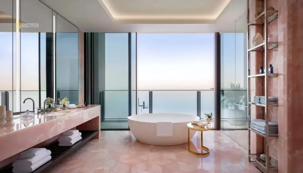 3-Bedroom Apartment Atlantis The Royal Residences Palm Jumeirah — Maid Terrace 320sqm Dual View Low Bathroom