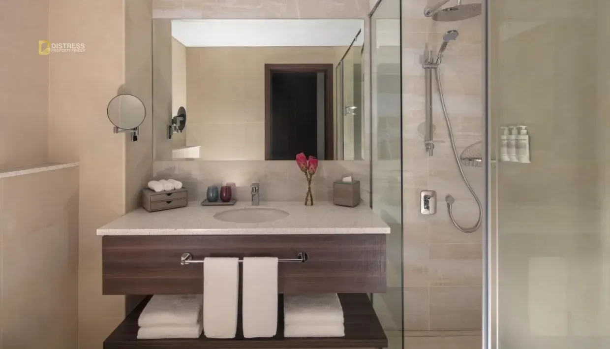 4-Bedroom Penthouse Avani Palm View Hotel & Suites Dubai Media City — At Bathroom