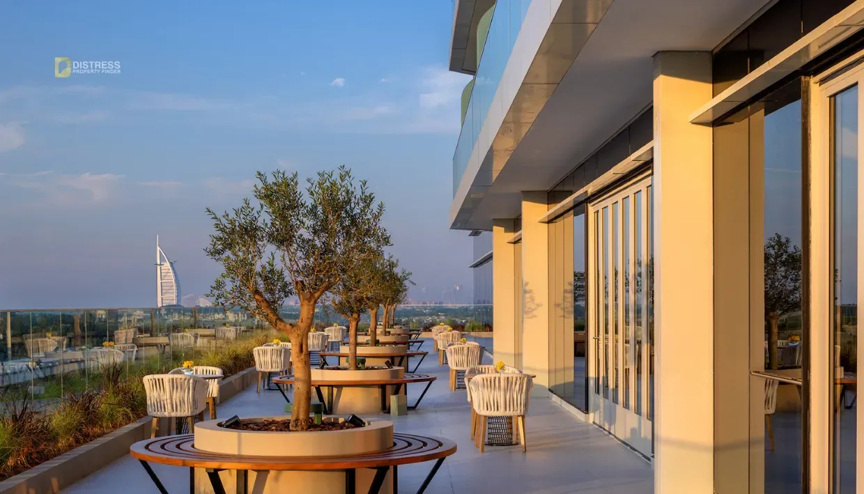 4-Bedroom Penthouse Avani Palm View Hotel & Suites Dubai Media City — At Outdoor Seating