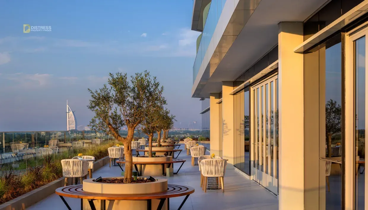 4-Bedroom Penthouse Avani Palm View Hotel & Suites Dubai Media City — At Outdoor Seating