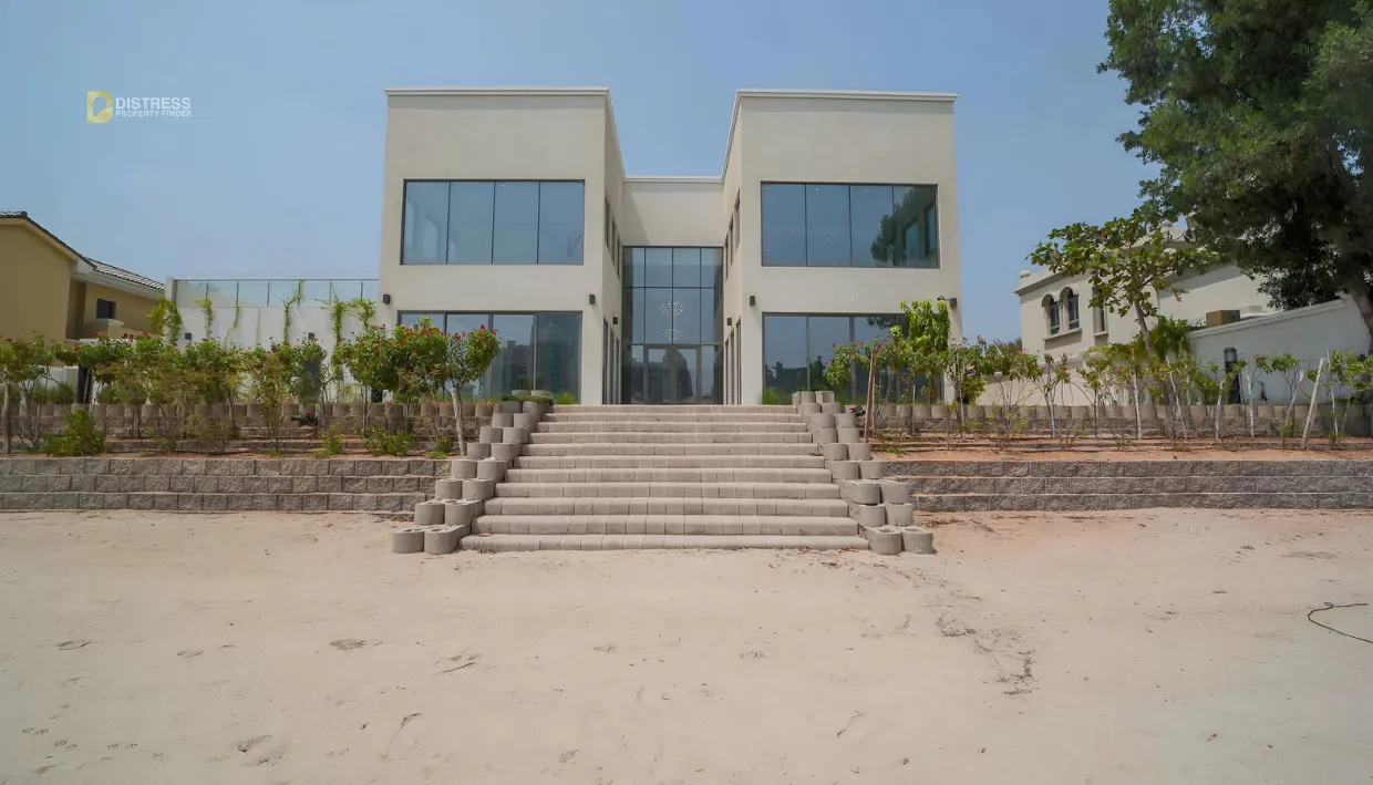 Signature Villa for Sale in Palm Jumeirah Dubai - night view