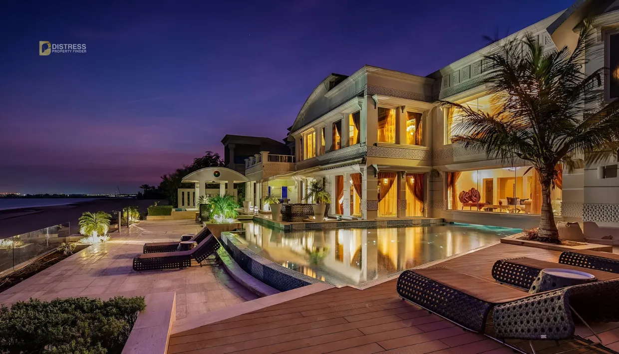 Signature Villa for Sale in Palm Jumeirah Dubai - cabana seating