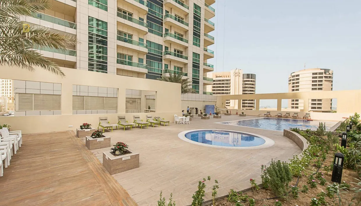 Royal Oceanic, Dubai Marina, Dubai - building